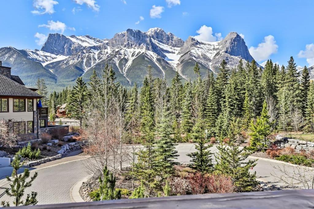 Revel Guest House - The Place For Merriment Canmore Exterior photo